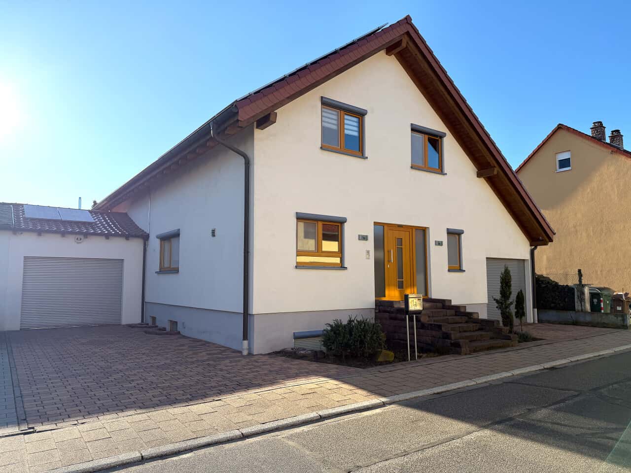 Der Traum vom luxuriösen Haus mit Garten wird wahr!