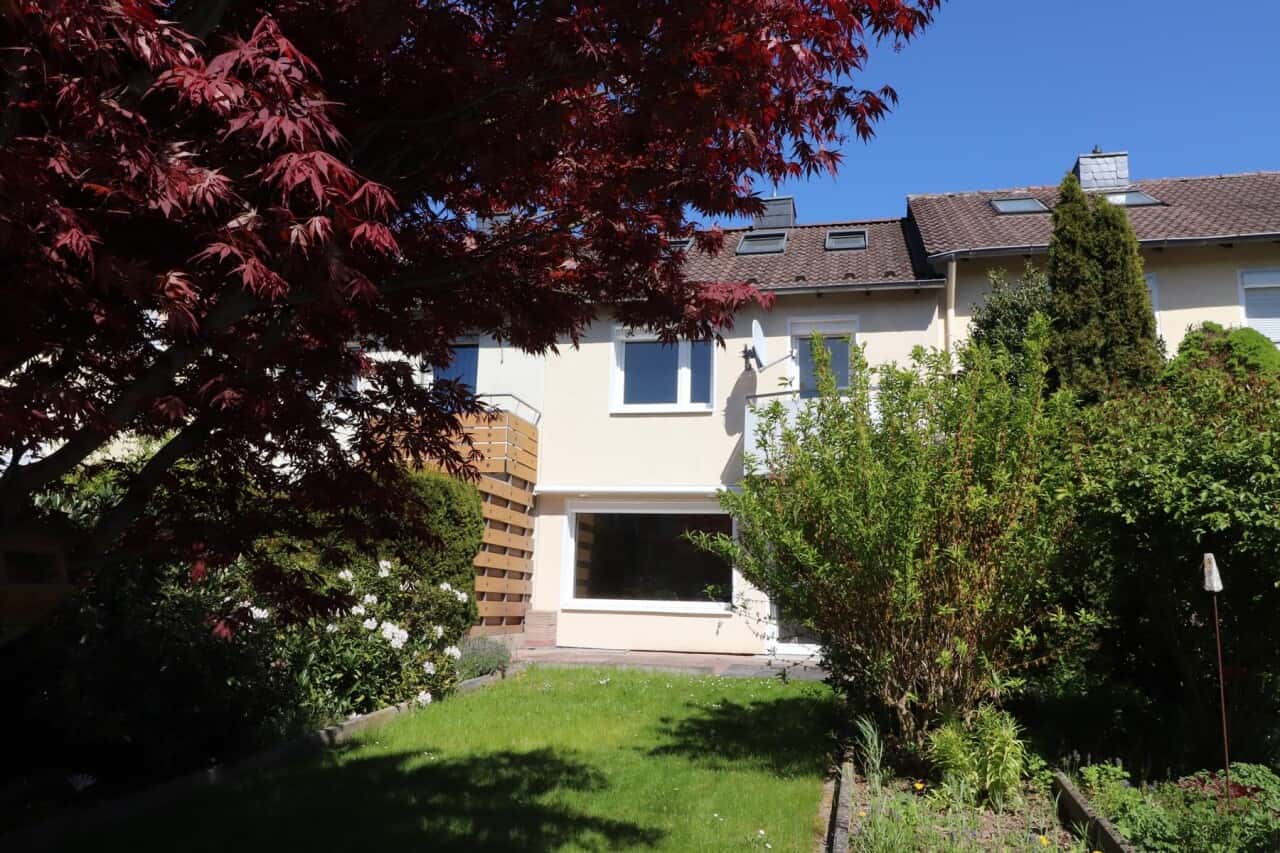 Saniertes  Reihenmittelhaus , Garten, Garage -  in Linden