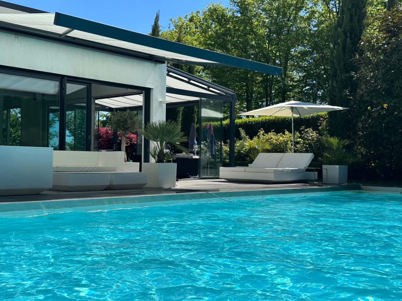 PROVISIONSFREI | 9 Zimmer | uneinsehbarer Garten | modernste Energetik | BJ 2017 | Pool | Sauna