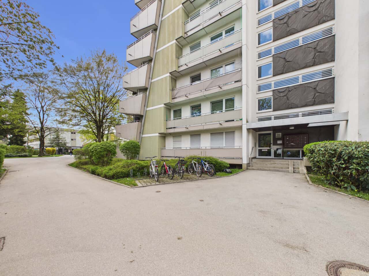 Kernsanierte 3-Zimmer-Wohnung in zentraler Lage von Germering mit Balkon und Tiefgarage