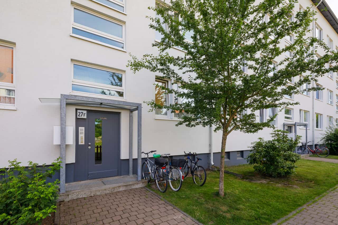 Kleine gemütliche  3 Zimmer Wohnung - Balkon - PKW Stellplatz