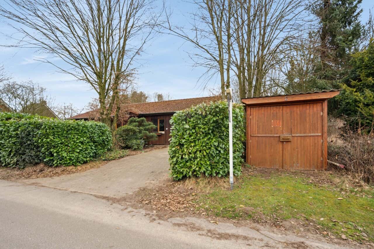 Gemütlicher Bungalow aus Holz (BJ 1999) in Dorfrandlage!
