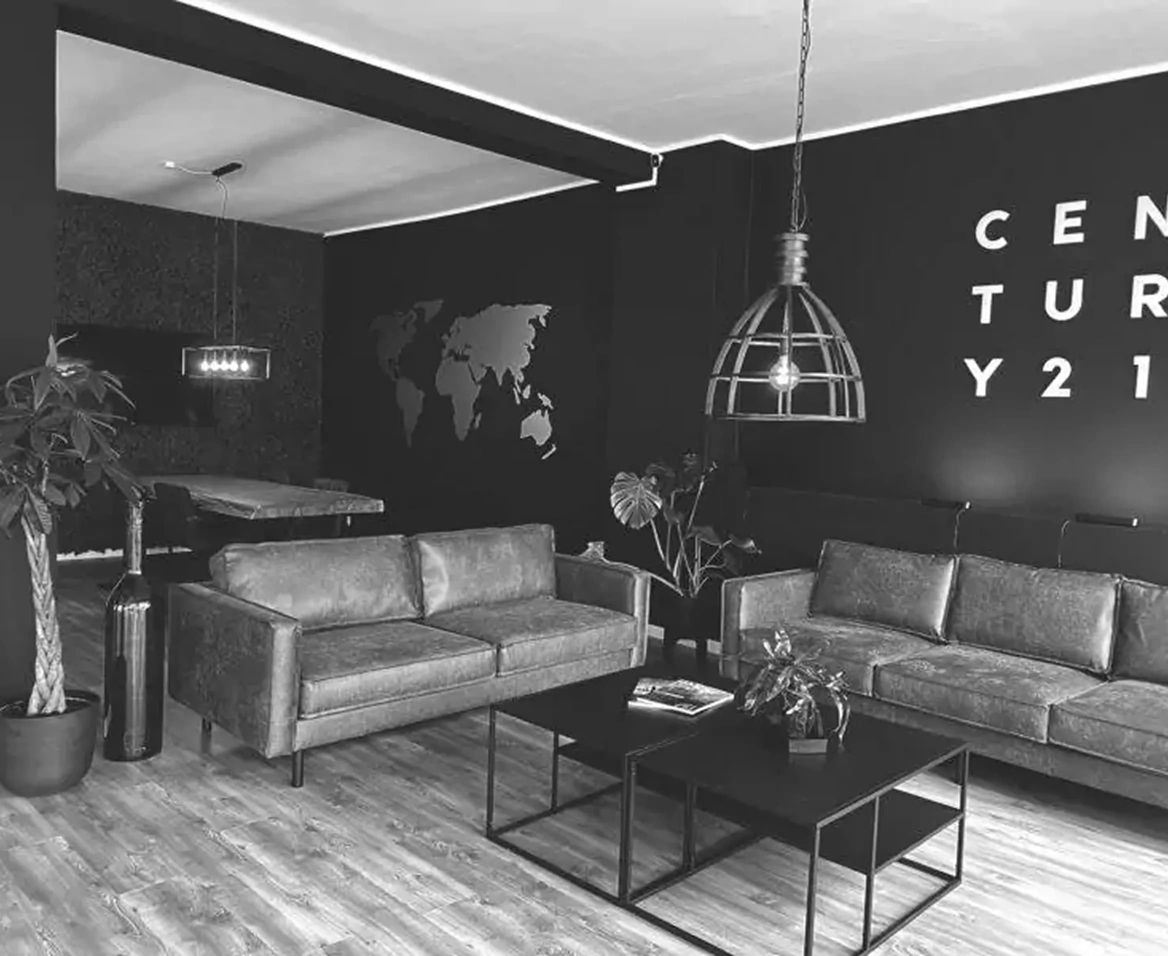 Modern CENTURY 21 office interior