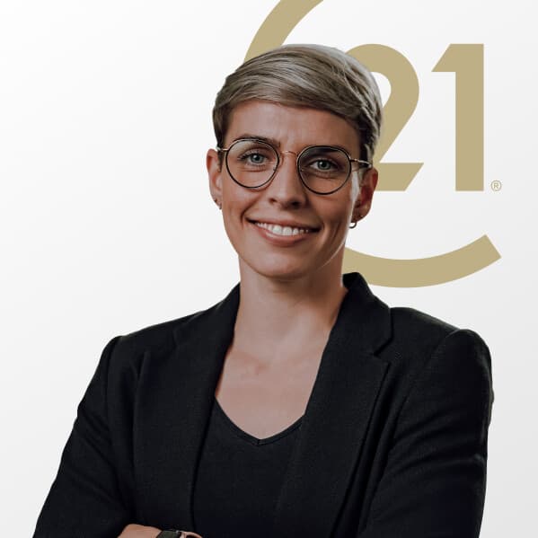 Frau Valerie Höfer